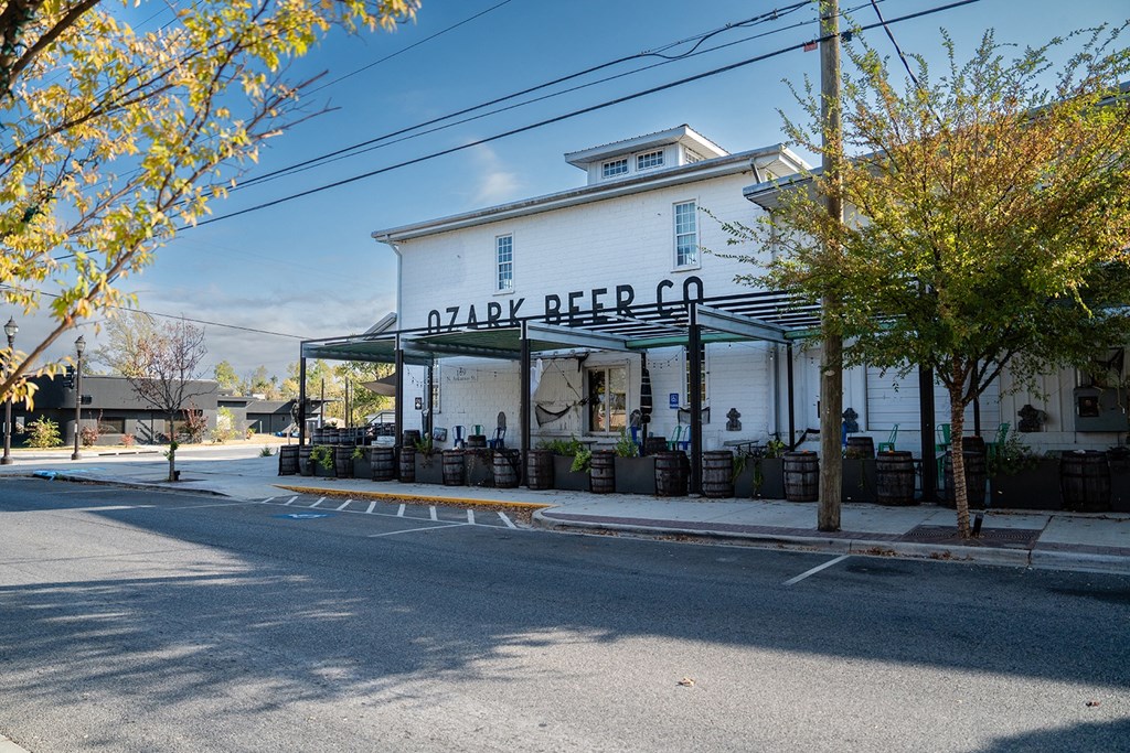 Convenient Rogers Location at Shadowbrooke Village in Rogers, AR