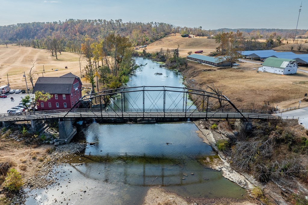 Convenient Rogers Location at Shadowbrooke Village in Rogers, AR