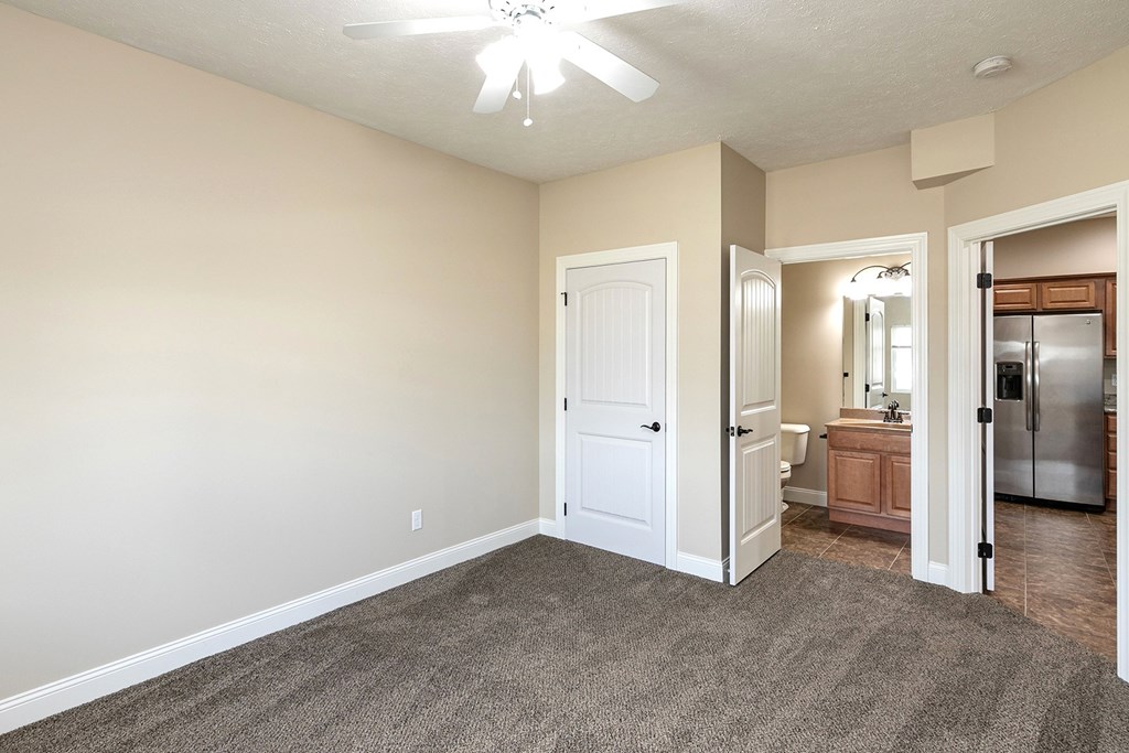 One and two bedroom apartments with carpet and ceiling fans at Residences at Oak Pointe in Grand Island, NE
