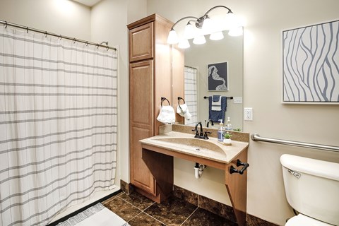 Large bathrooms at Residences at Oak Pointe in Grand Island, NE