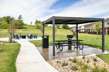 Covered BBQ/Picnic Area at Sandstone Villas Apartments, Omaha, 68116