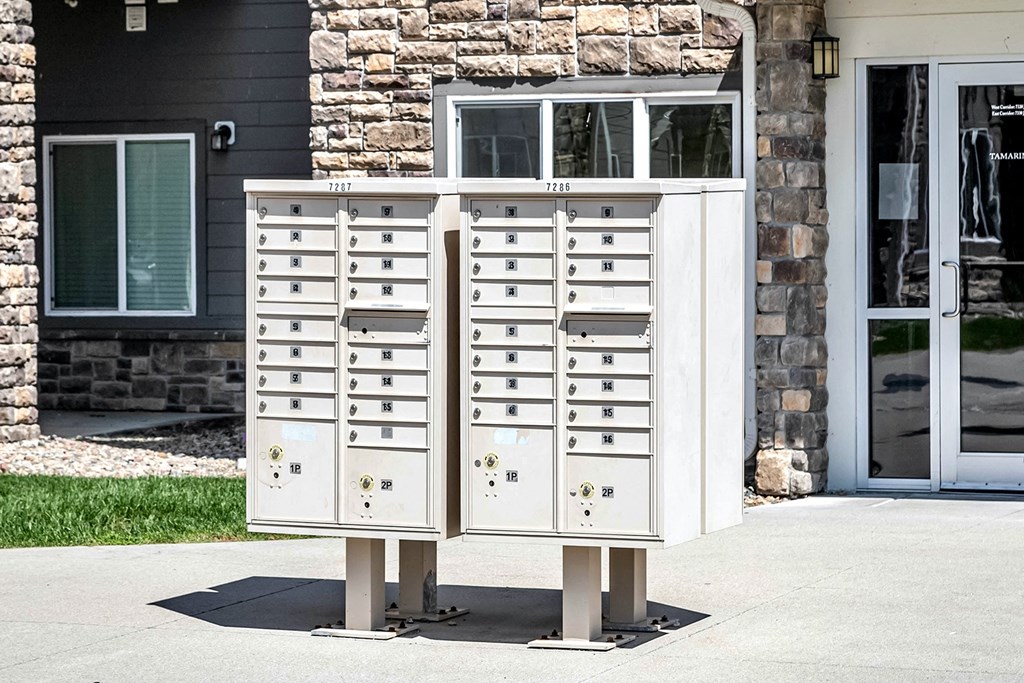 Package Receiving at Tamarin Ridge in Lincoln, NE
