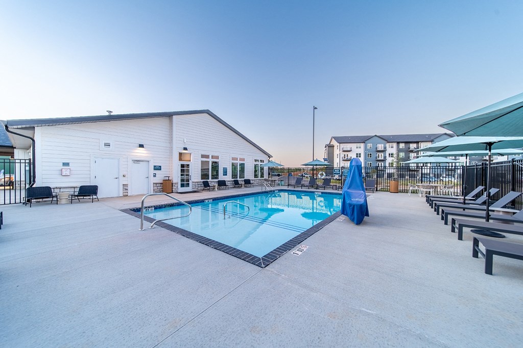 Sparkling Pool at The Boulevard in Joplin, MO