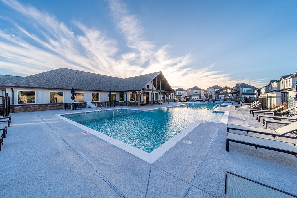 Large Pool at The Grove in Rogers, AR