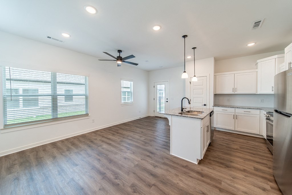 Spacious common room at The Grove in Rogers, AR