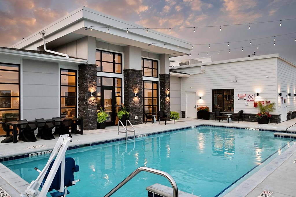 Pool at The Parker in Papillion, NE