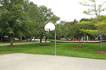 Basketball Court at The Pointe Apartments in La Vista, NE