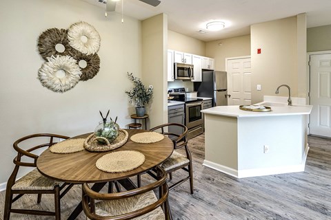 Dining Area at The Vue Apartments, Bellevue