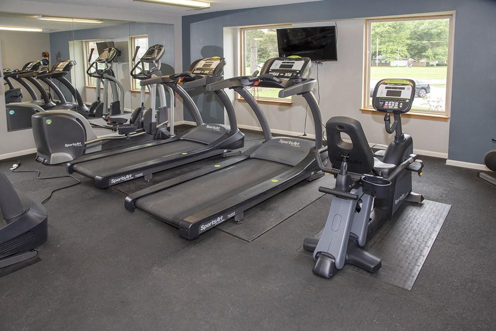 Fitness center at Thomasbrook apartments in Lincoln, NE