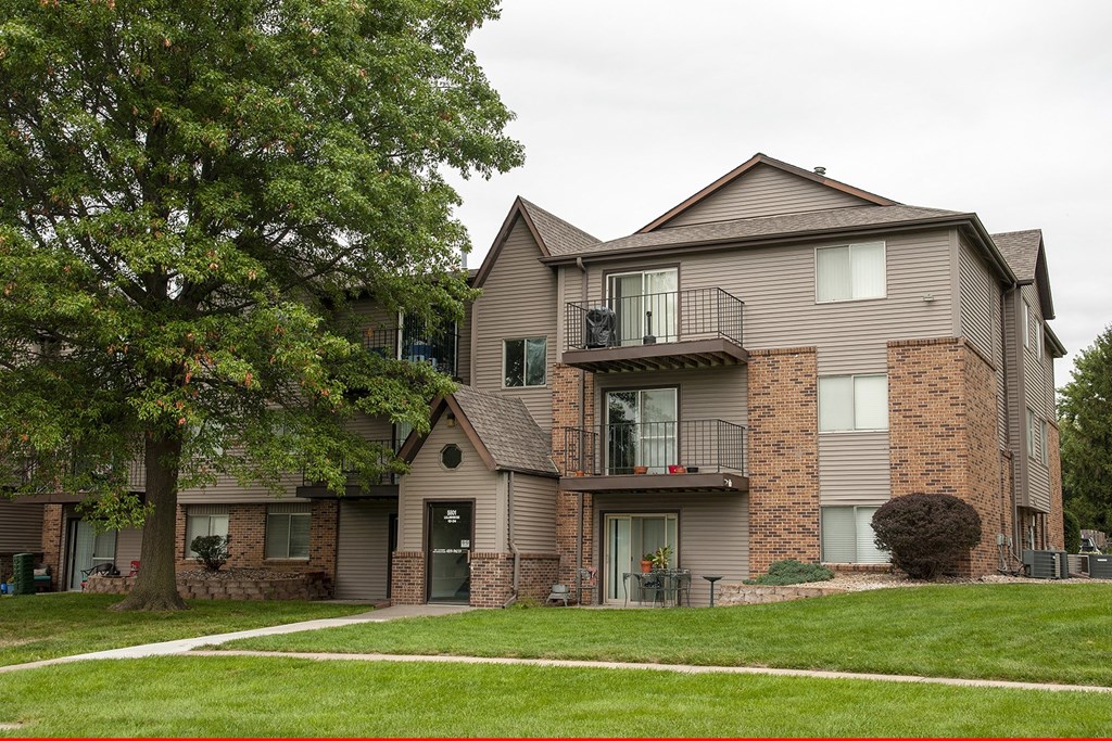 Property Exterior at Thomasbrook apartments in Lincoln, NE