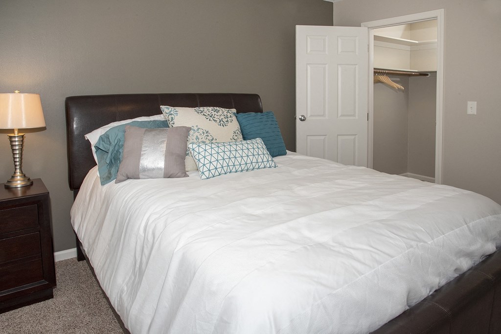 One and two bedroom apartment units at Thomasbrook apartments in Lincoln, NE