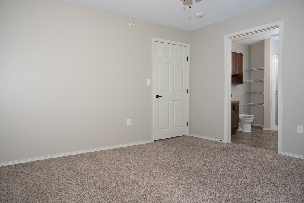 One and two bedroom apartment units at Thomasbrook apartments in Lincoln, NE