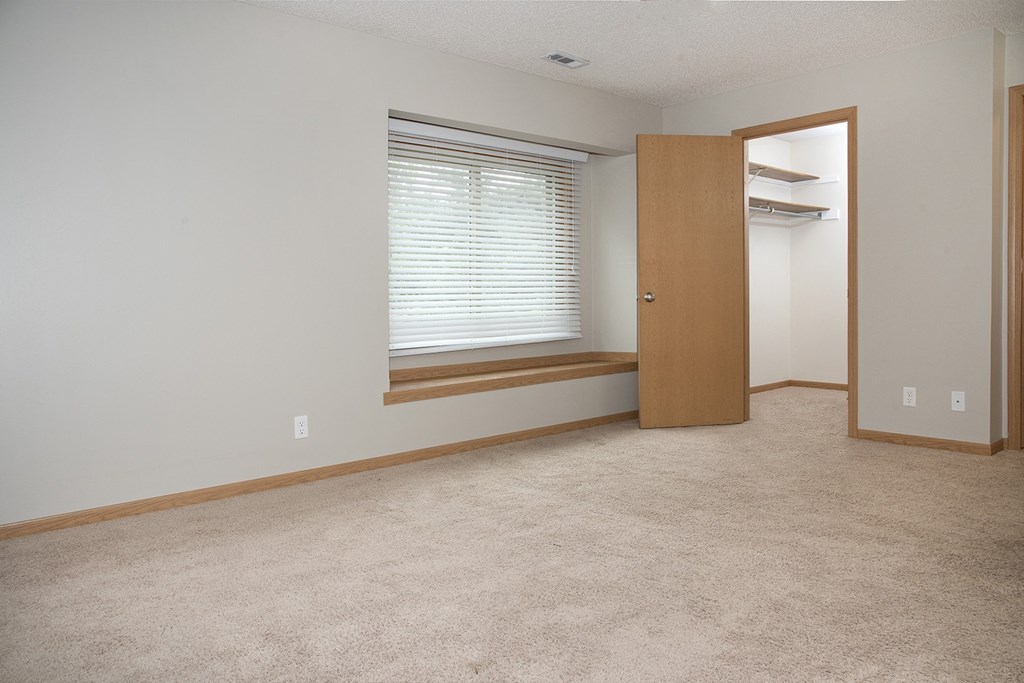 One and two bedroom apartment units at Thomasbrook apartments in Lincoln, NE