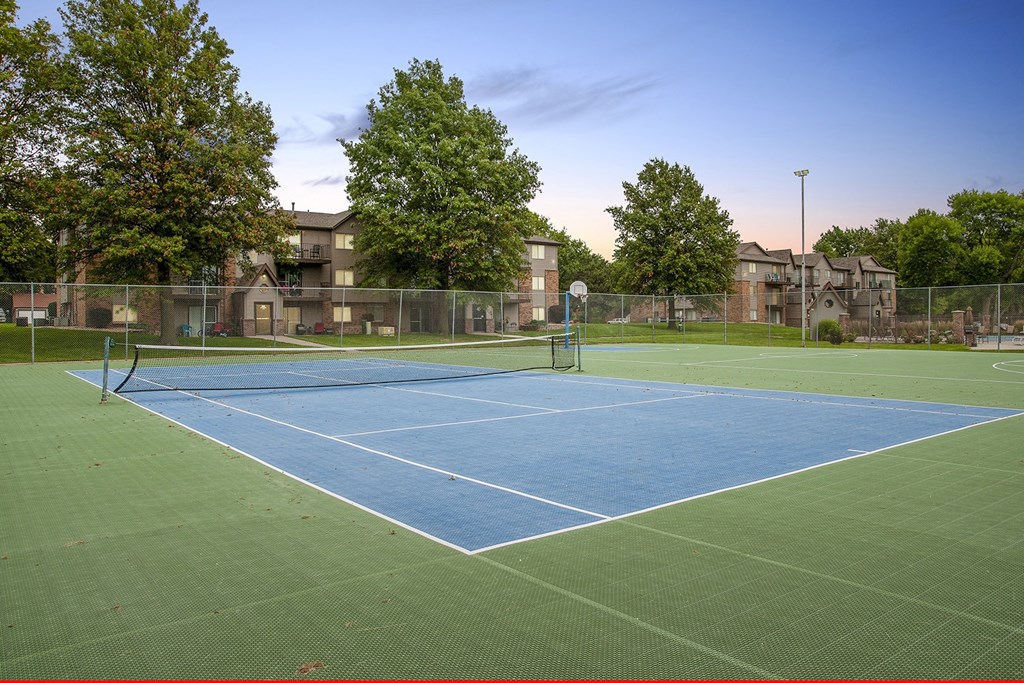 Tennis court at Thomasbrook apartments in Lincoln, NE