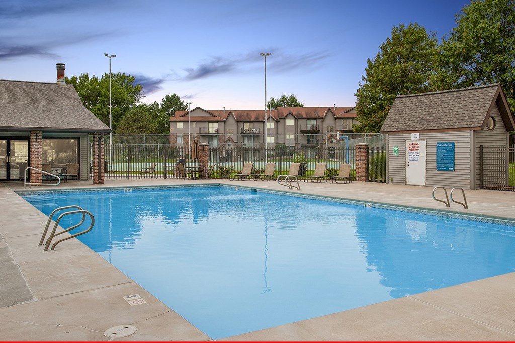 Swimming pool at Thomasbrook apartments in Lincoln, NE