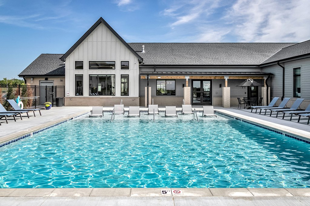 Resort-style swimming pool with baja shelf at Tiburon Ridge in Omaha, NE