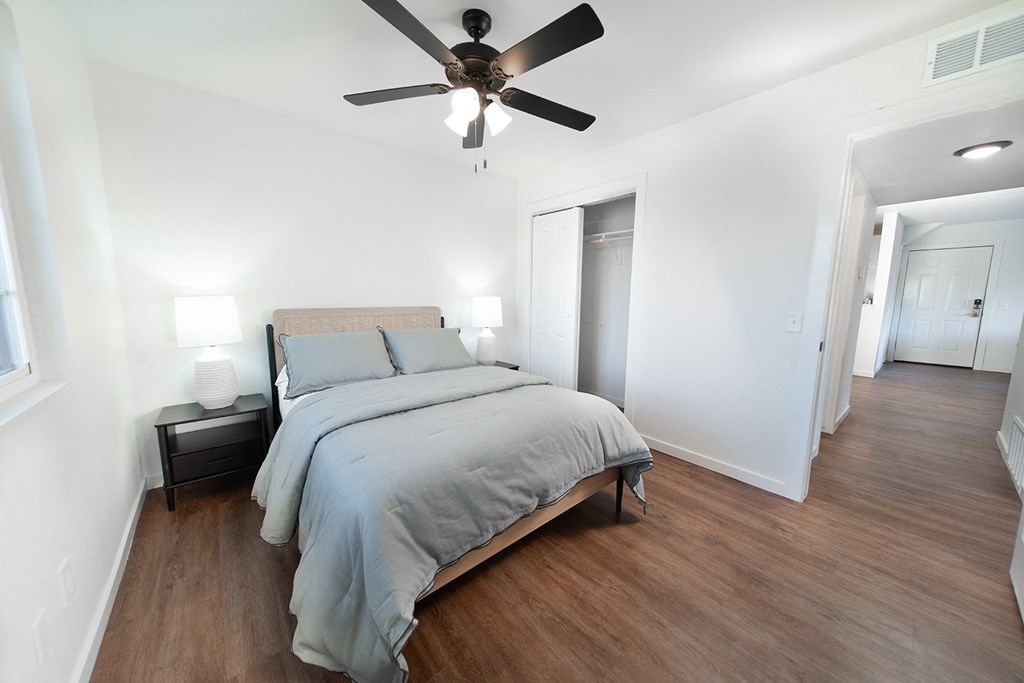 One and two bedroom apartment homes with custom quarts countertops, full size washer and dryer, premium appliance package, custom cabinetry package and lighting with close proximity to the University of Arkansas the newly renovated with historic charm Vineyards at Garland in Fayetteville, AR