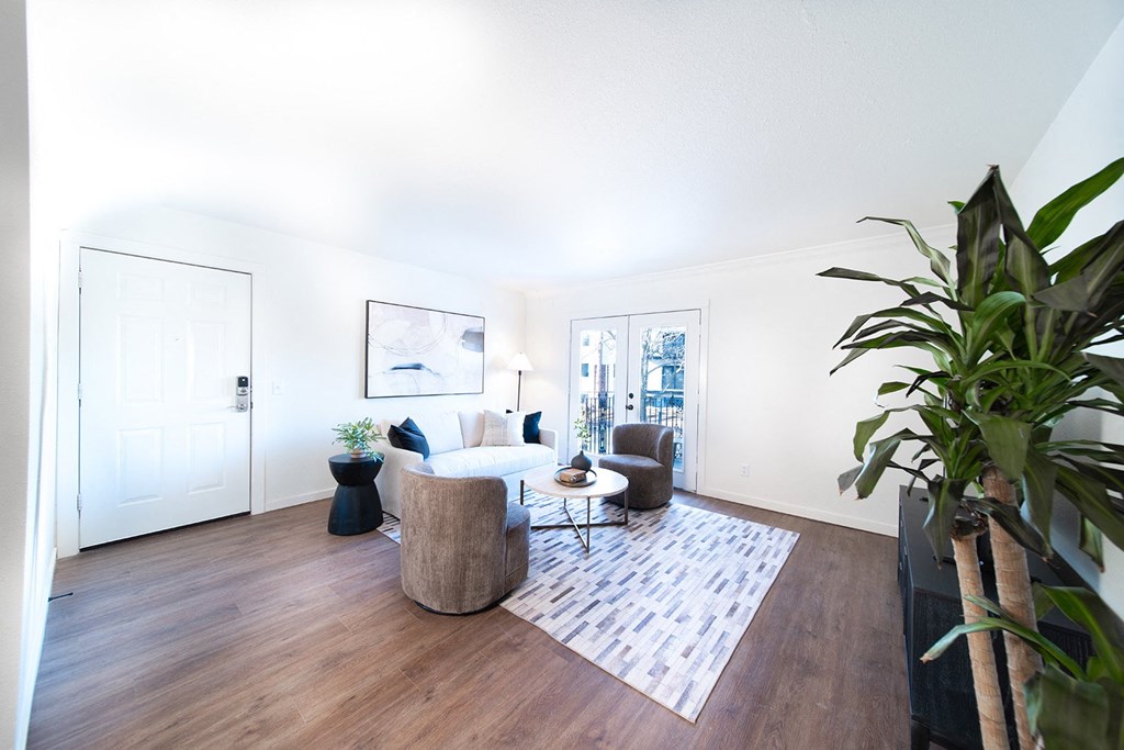 One and two bedroom apartment homes with custom quarts countertops, full size washer and dryer, premium appliance package, custom cabinetry package and lighting with close proximity to the University of Arkansas the newly renovated with historic charm Vineyards at Garland in Fayetteville, AR