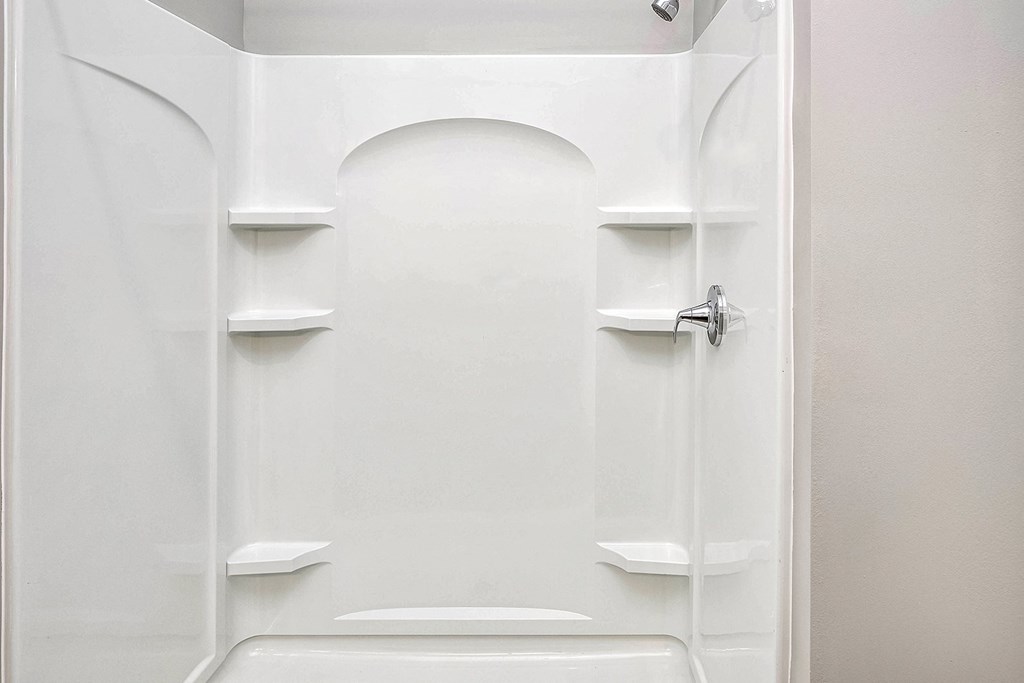 Shower at Vue 178 in Omaha, NE