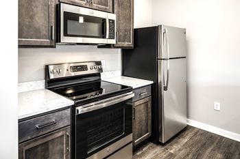 Stainless steel appliances at Vue 178 in Omaha, NE