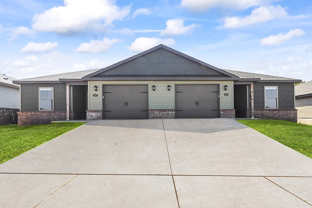 Two, three and four bedroom townhomes at Woodward Park in Highfill, AR