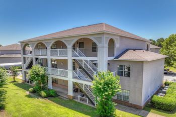 Beautifully landscaped grounds at Parham Pointe Apartments in Little Rock, AR