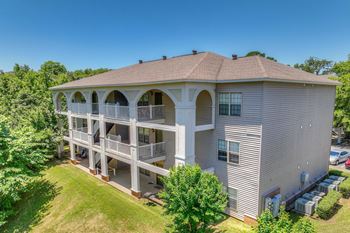 Beautifully landscaped grounds at Parham Pointe Apartments in Little Rock, AR