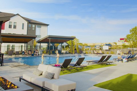 Swimming pool at Park125 in Omaha, NE