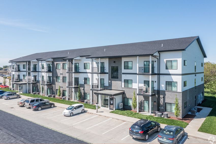 Building exterior at RiverPointe Apartments in South Sioux City, NE - Photo Gallery