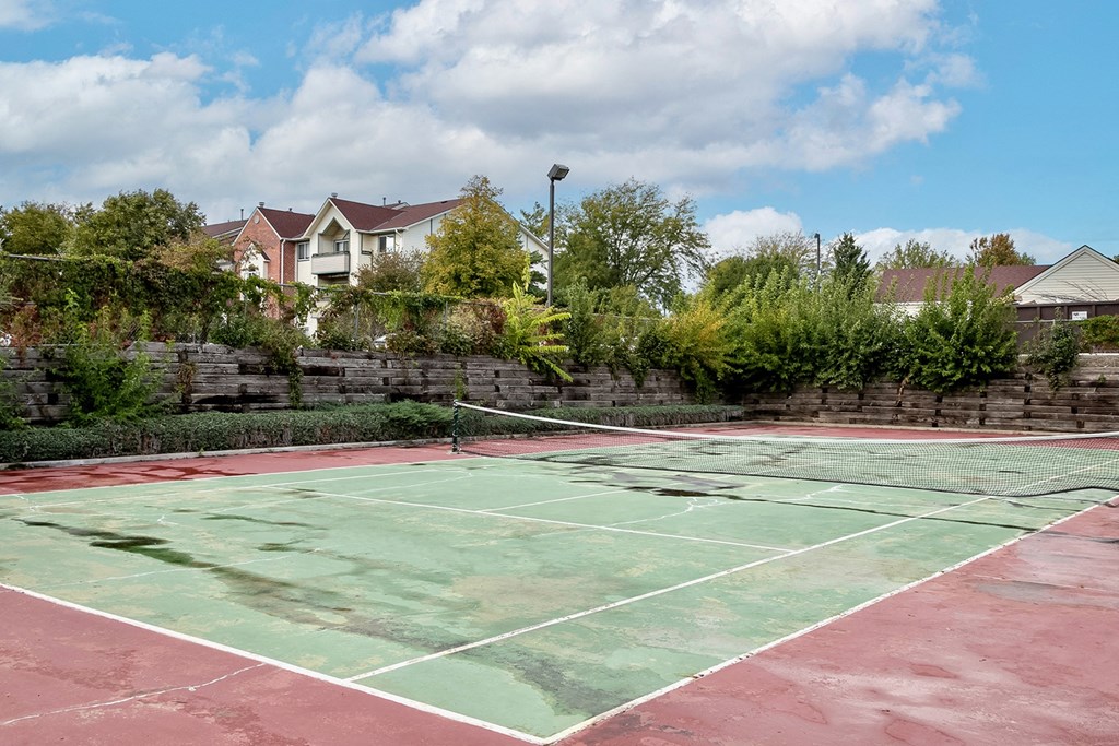 Tennis Court at Somerset Apartments in Lincoln, NE