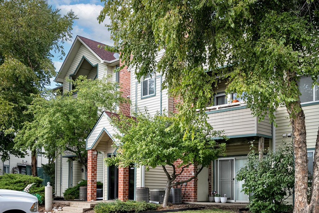 Property Exterior at Somerset Apartments in Lincoln, NE