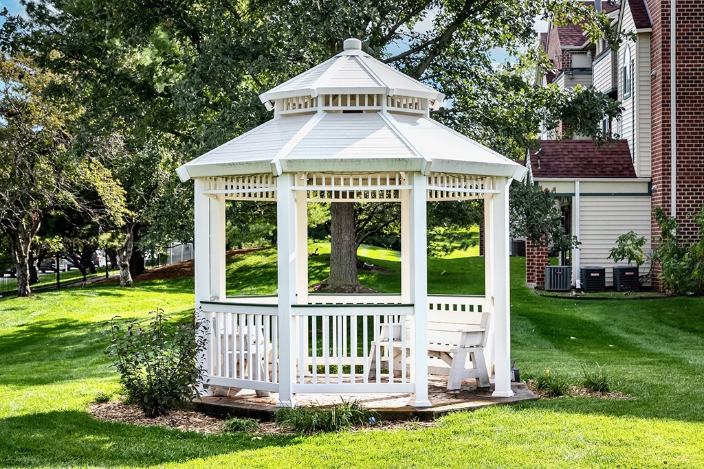 Pergula at Somerset Apartments in Lincoln, NE