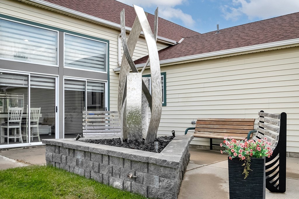 Sculpture at Somerset Apartments in Lincoln, NE