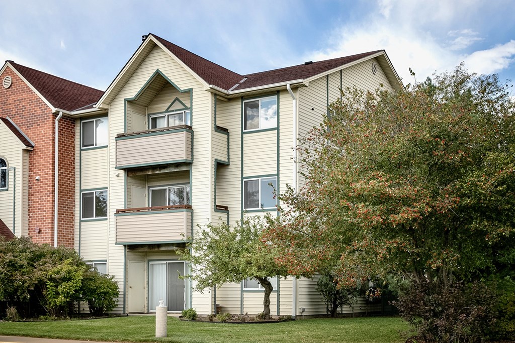 Property Exterior at Somerset Apartments in Lincoln, NE