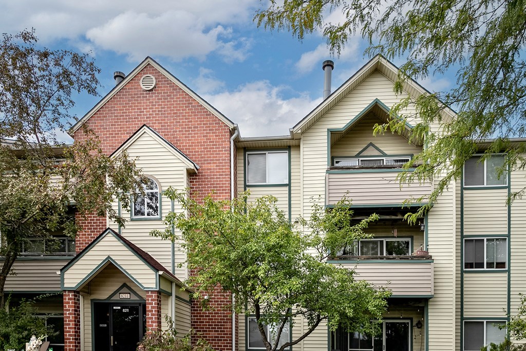 Property Exterior at Somerset Apartments in Lincoln, NE