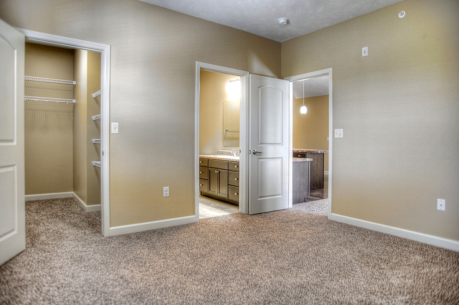 an empty room with a bathroom and a closet