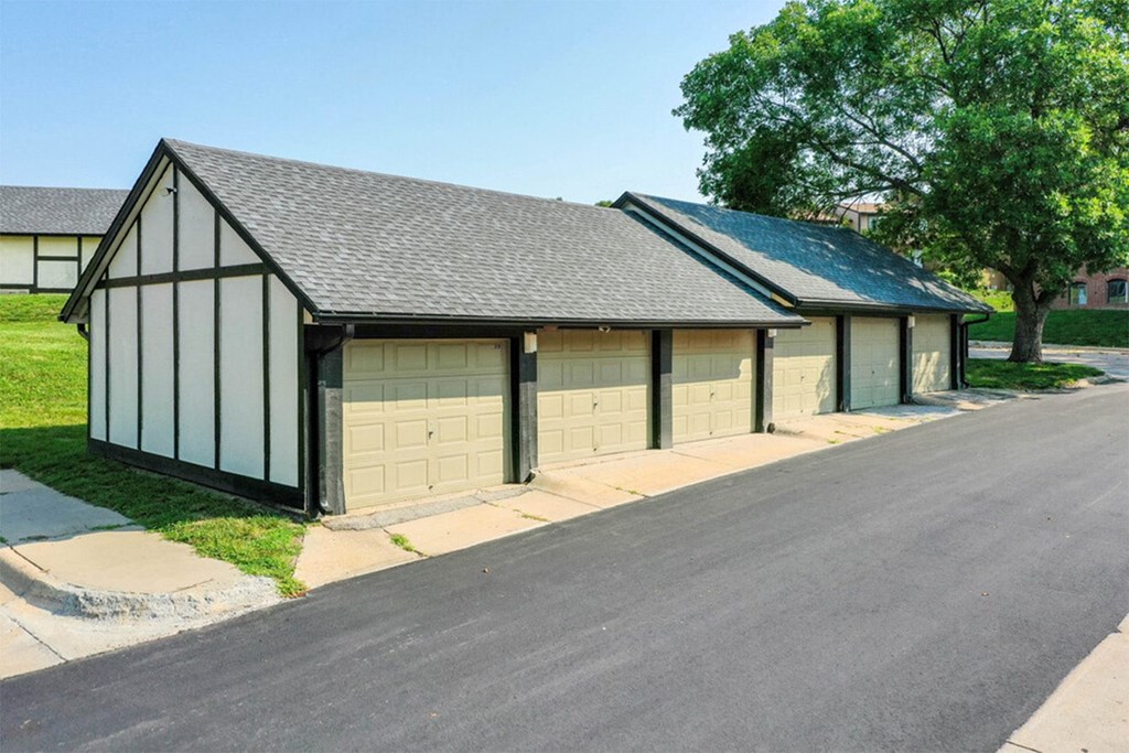 Detached garages at Preserve at Evans Place in Omaha, NE