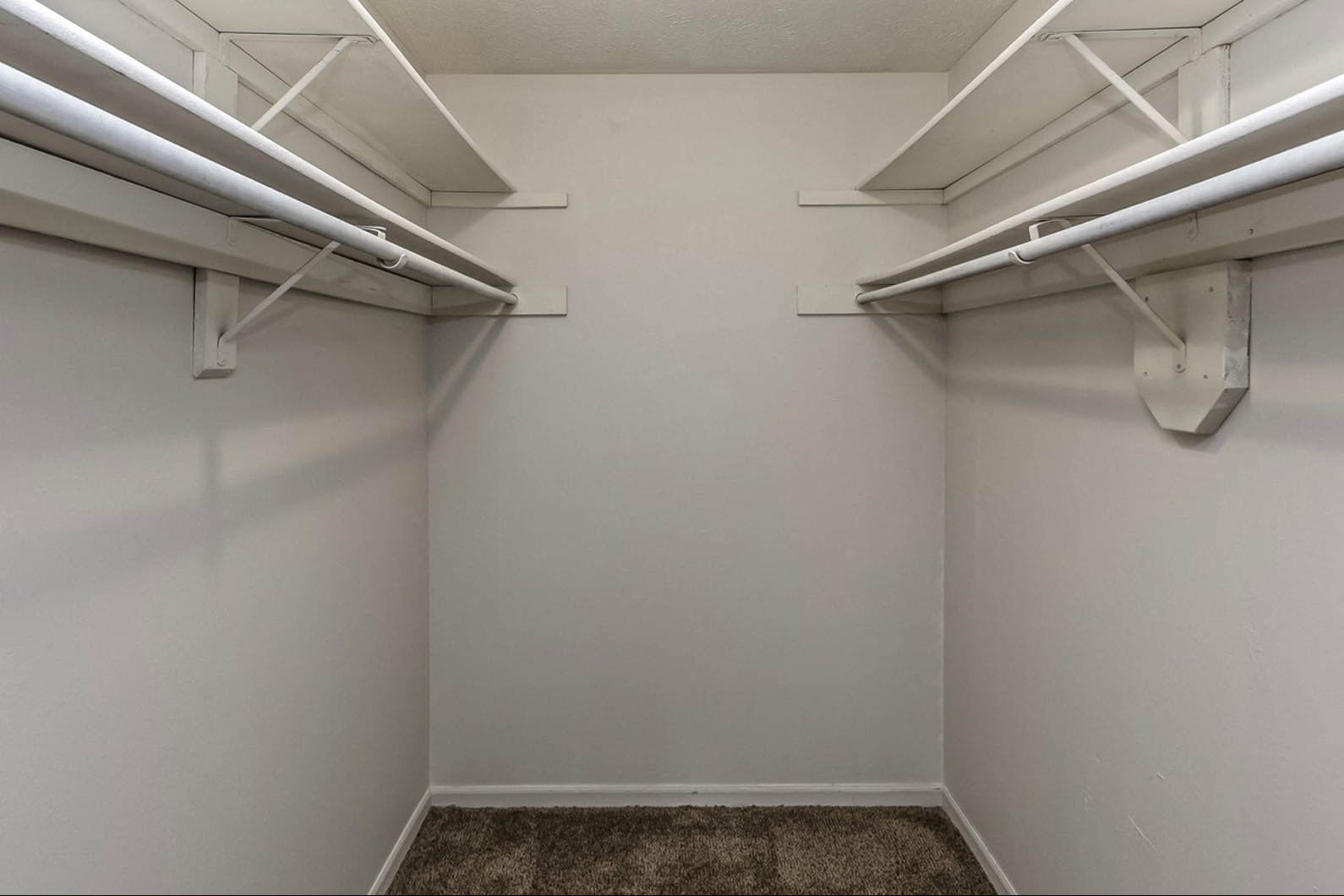 Willow Creek Apartments  Omaha, NE - Large walk-in closets