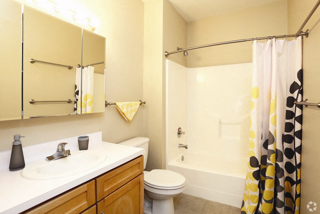 Luxurious Bathrooms at Briar Hills, Omaha, 68118