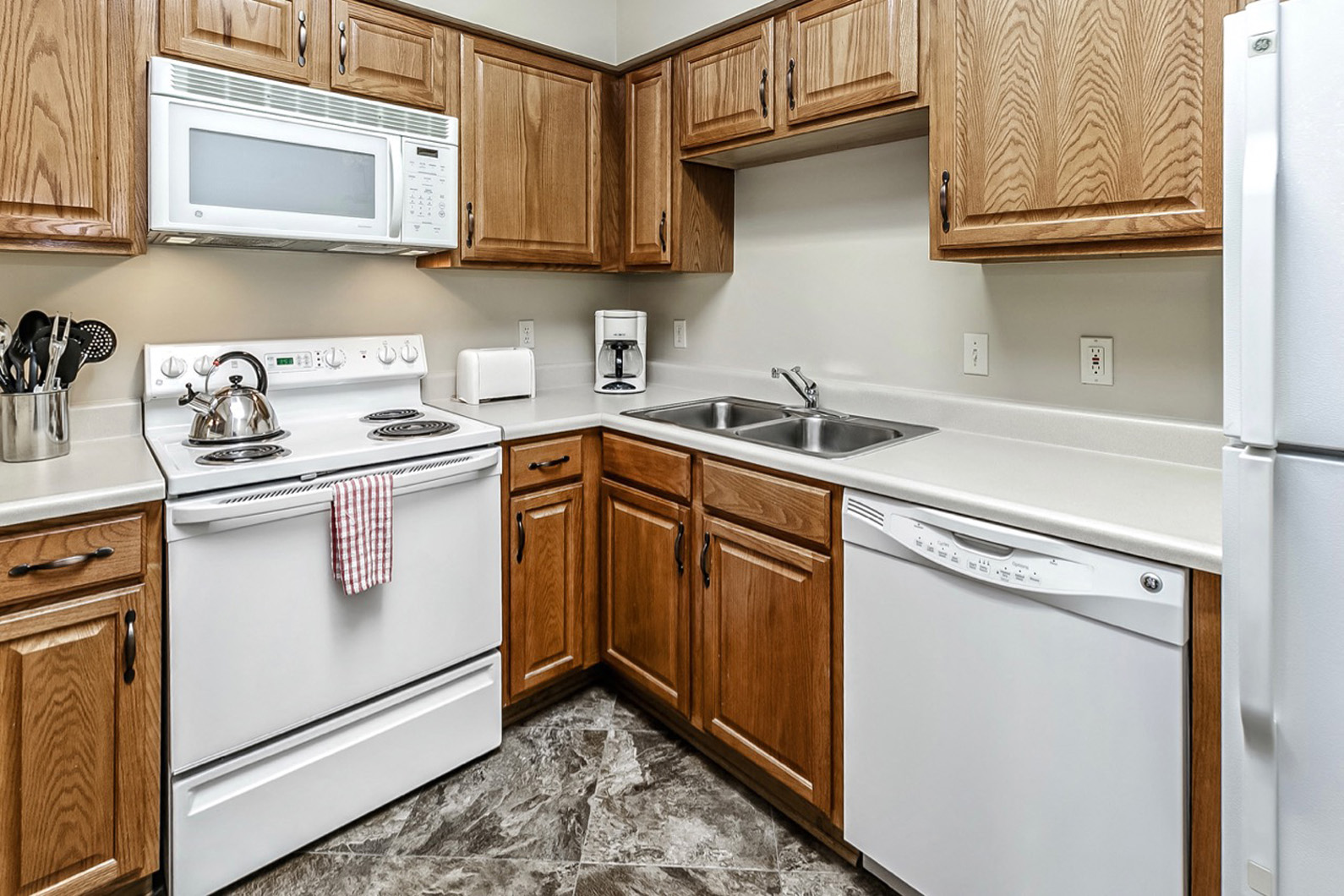 Lakeside Hills Apartments Kitchen
