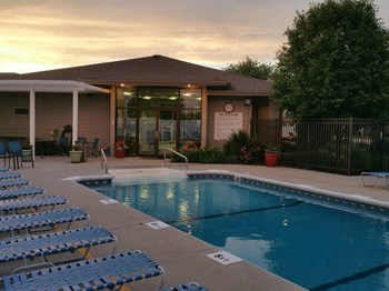 1021 S Howard St 1-3 Beds Apartment for Rent - Photo Gallery 6