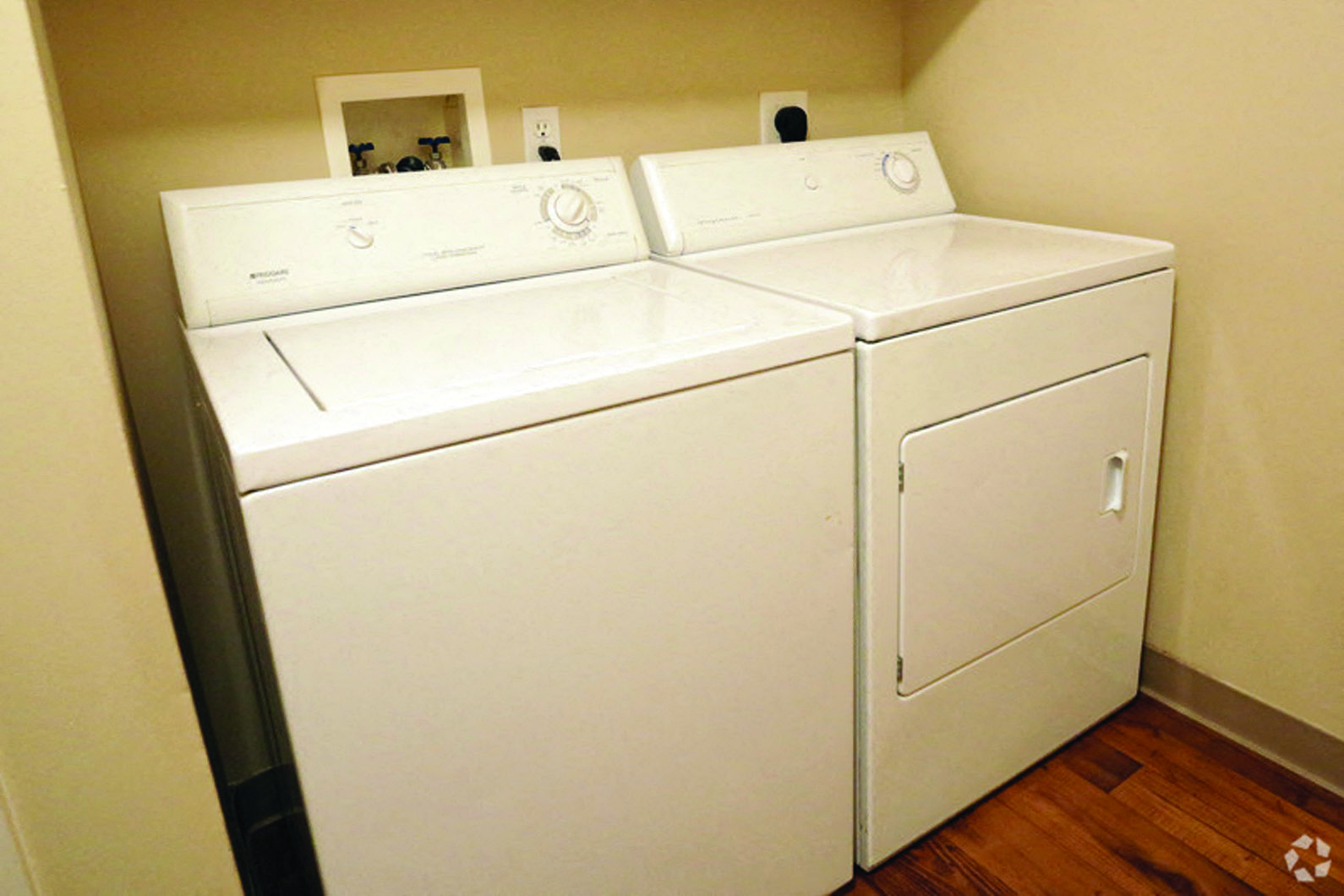 Washer & Dryer at Briar Hills Apartments in Omaha, NE