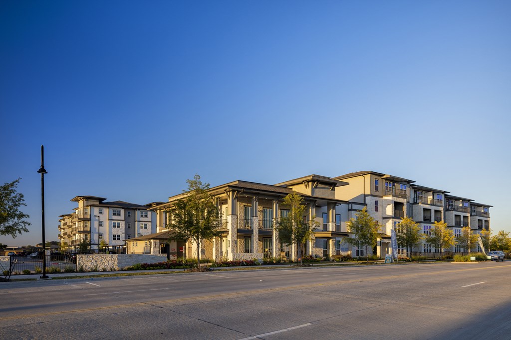 a street view of an apartment building on a city street