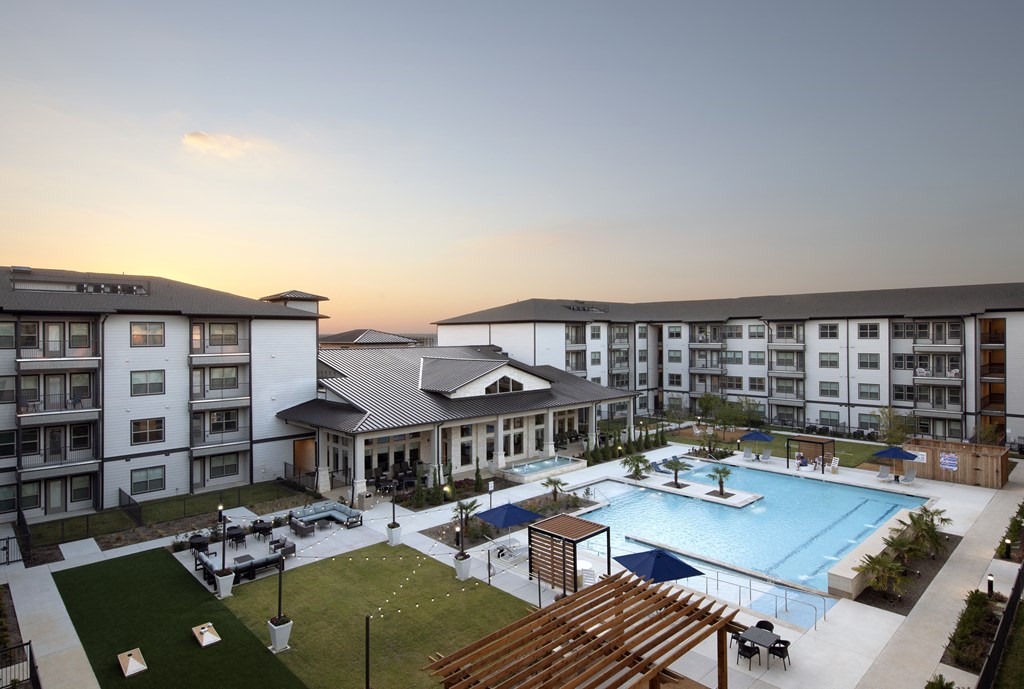 Courtyard at Solea Tavolo Park