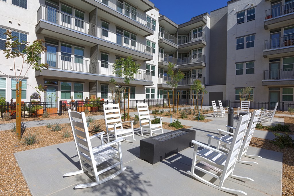 Mera Rhodes Ranch 55+ Active Adult Apartments, 9170 W Oquendo Rd, Las
