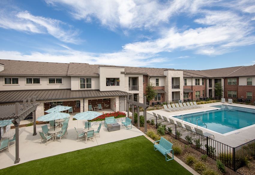 poolside sitting spaces - Photo Gallery