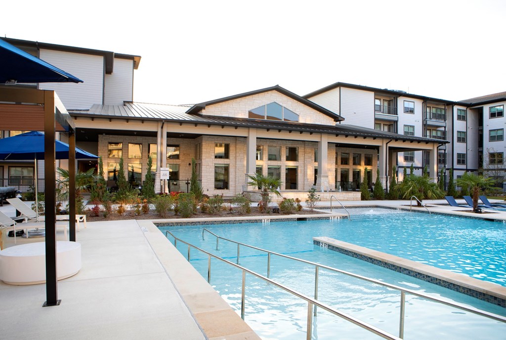 the swimming pool at the resort at governors crossing