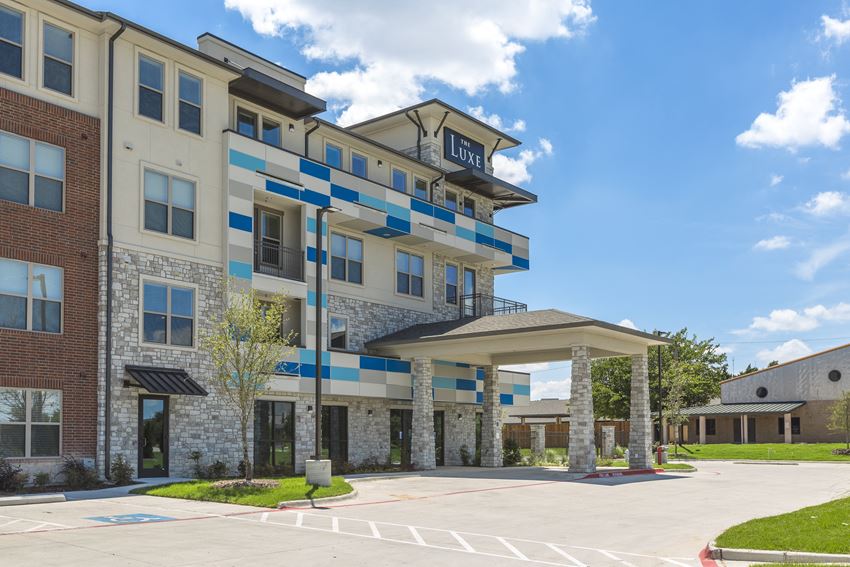 Exterior at The Luxe at Cedar Hill in Cedar Hill Texas - Photo Gallery 1