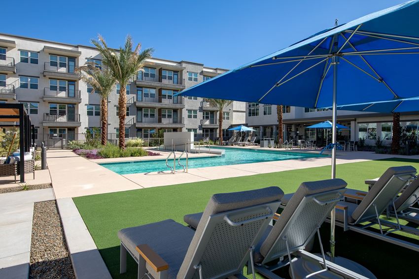 poolside lounging chairs - Photo Gallery