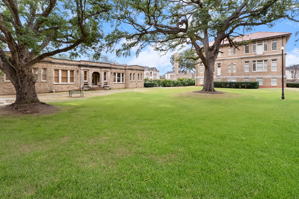 the building in which the hotel is located